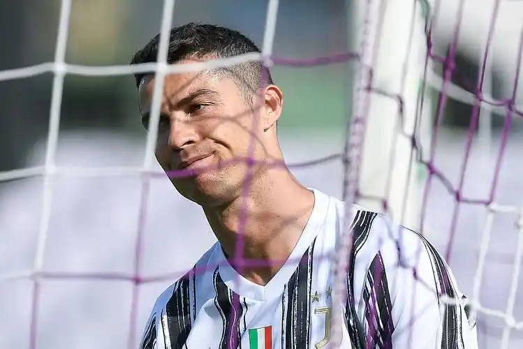 连续4场0进球,c罗已遭尤文队友孤立抛弃,职业生涯面临两大难题