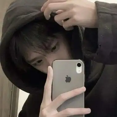 头像男自拍手机挡脸对镜男生自拍头像高清超帅图片