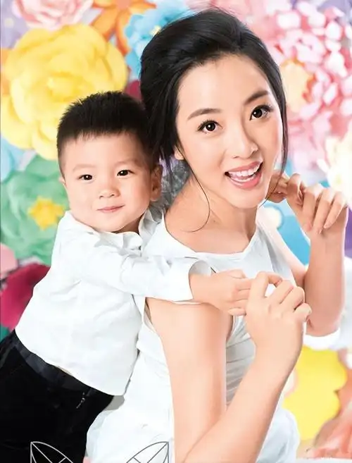 回顾李思思我这辈子正确的决定就是嫁给初恋并生了俩儿子