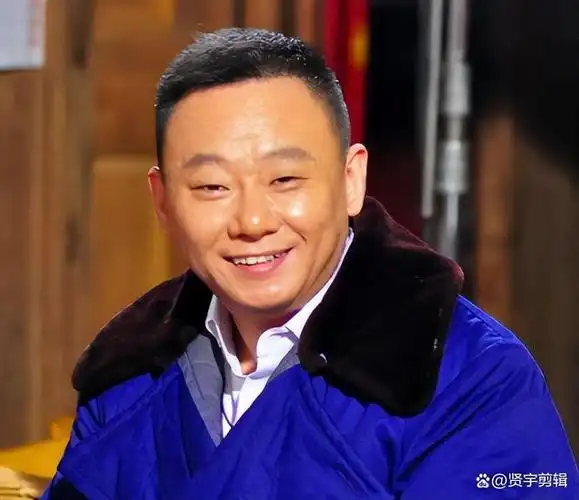 小品演员邵峰娶初恋赵霞婚后育一子妻子坐轮椅也不离婚