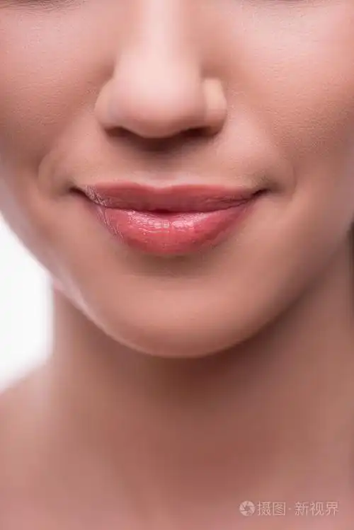 微笑的女孩嘴唇