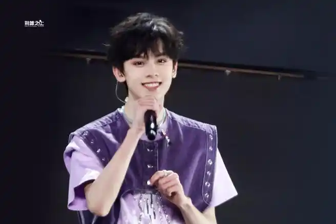 左航不得不爱舞台##tf家族登陆计划蝴蝶效应演唱会##左航 混血感美颜