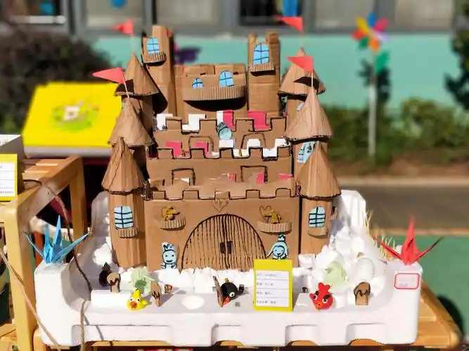 《争做环保小卫士》——大班组亲子环保手工作品大赛