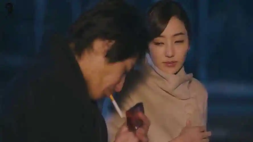 蓝正龙点烟韩彩英为他遮风,就因为几个镜头就看了整部戏