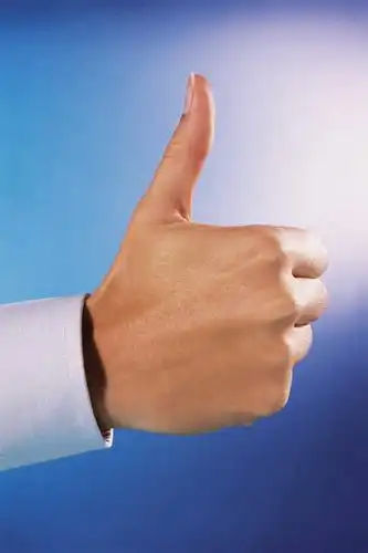 女性,仅一个女性,仅一个人,突出,服装,休闲装,称赞,表扬,衣服,手势