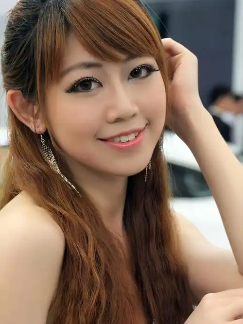 五一南方车展:豪车无几,仅拍美女