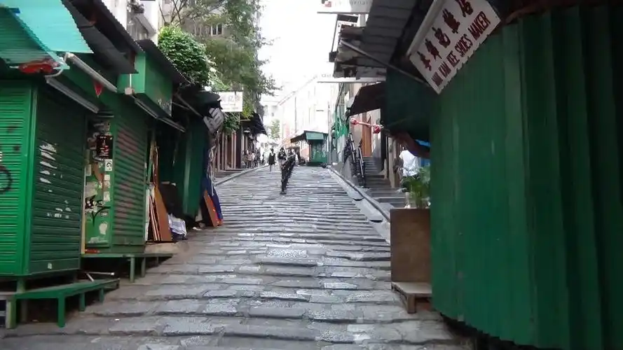 p>香港石板街,其实即砵甸乍街,位于 a target="_blank" href="/item