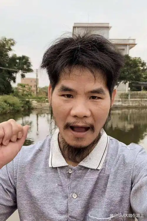 扬言"这辈子不可能打工"的网络红人周立齐联合创始的广西飞驴电动车