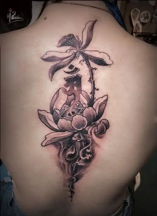 周忆刺青莲花纹身后背纹身北京三里屯纹身