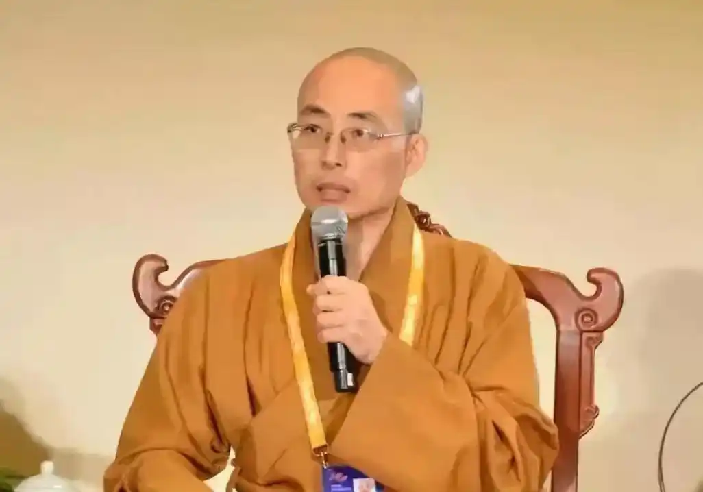 有清华大学博士 北京航空航天大学教授 比如龙泉寺管委会成员贤启法师