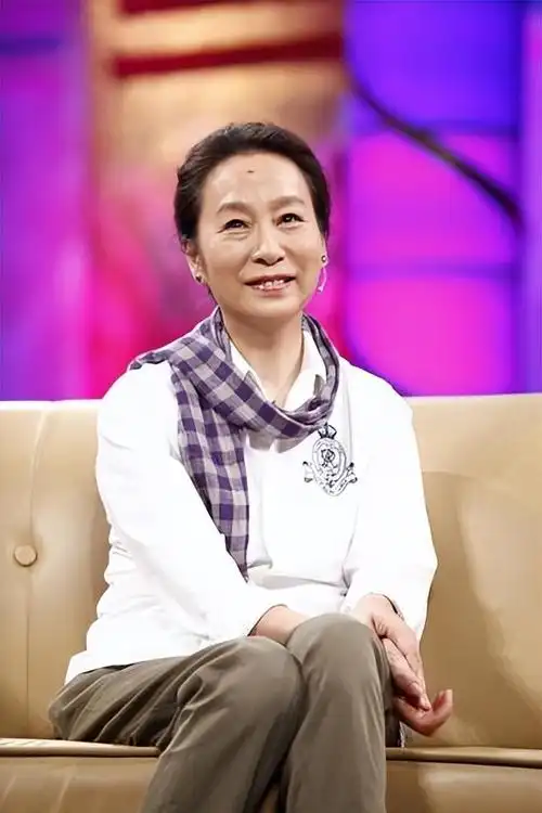 说起奚美娟,第一印象可能就是一位淡雅端庄的娴淑女演员.