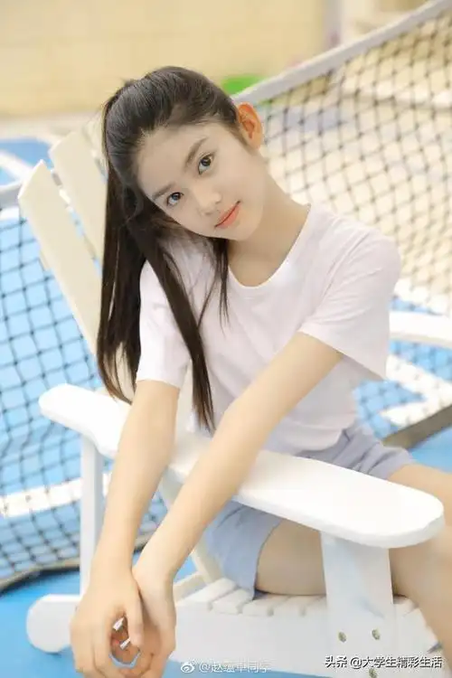 石家庄市第二十三中学00后校花赵蕴卓笑容灿烂少女感十足