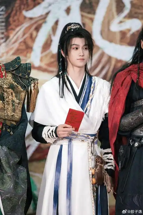 真的忍不住感叹敖子逸新剧当中的造型也太令人心动了