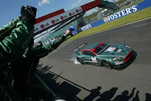 图文:世界超级跑车锦标赛回顾 冲过终点线-搜狐赛车