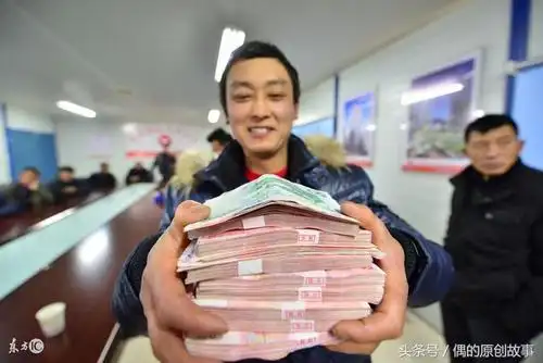 母亲让七个儿女出七万元治病,老人去世立遗嘱,儿子得知真相痛哭