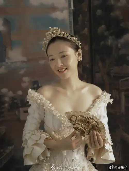 达子给吴倩拍的孕照宛如仙子笑得好灿烂