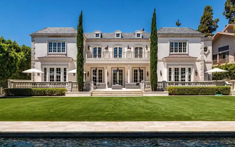 在洛杉矶比佛利山庄的一座精致欧式豪宅|720 n.