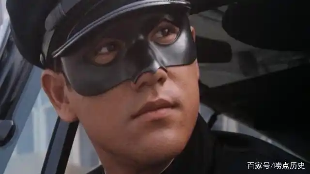 不是猛龙不过江,李小龙的32岁人生,都发生了什么?