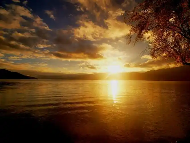 2020-秋, 在云南泸沽湖边大洛水村度过了阳光明媚的三天,宁静而美丽的