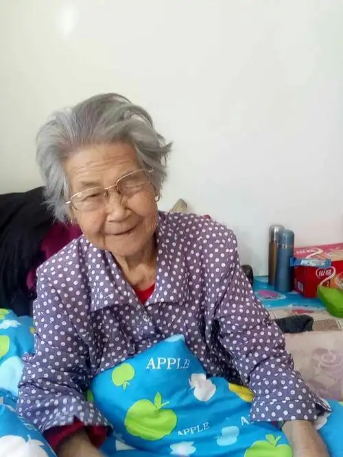 我们永远怀念老妈妈.