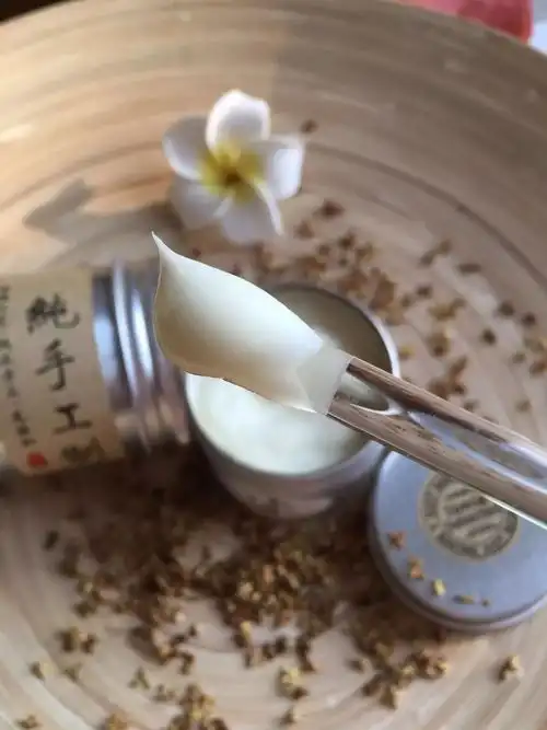 那么就来试试自制的护手霜吧,自制护手霜不仅有乐趣,还很实用.