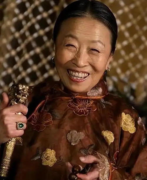 张少华,一个演艺界的巾帼英雄,她的一生如同一部戏,承载着梦想与坚持.