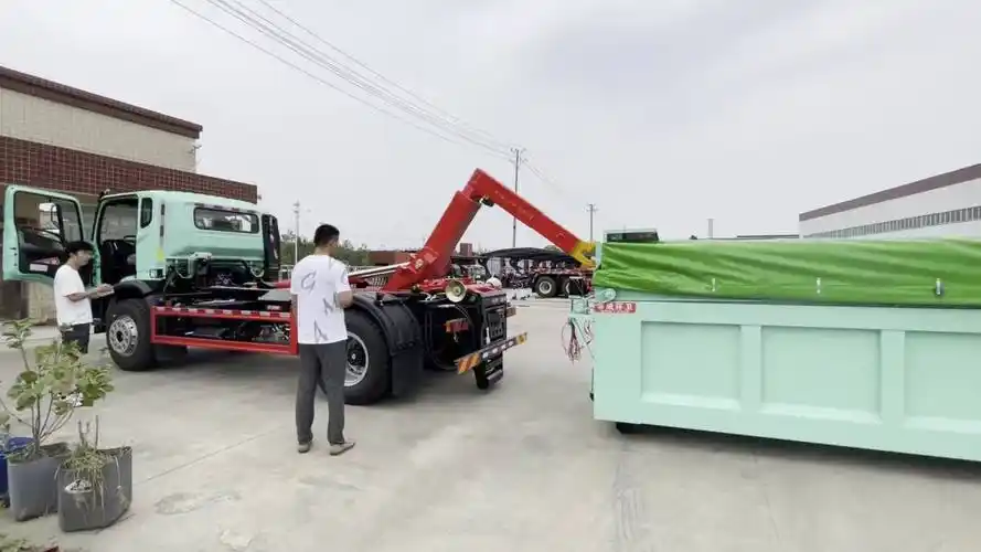 钩臂车价格 #勾臂垃圾车价格 #钩臂垃圾车厂家 #帝成勾臂垃圾
