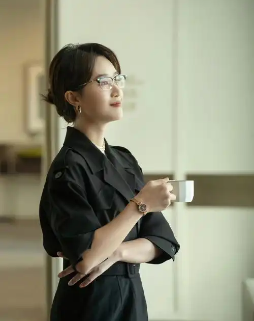 蓝盈莹脑子和脸都迷人