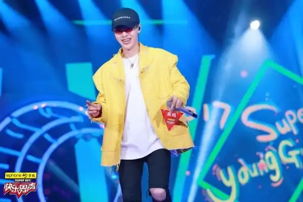 魏巡获"2017快乐男声"全国总冠军