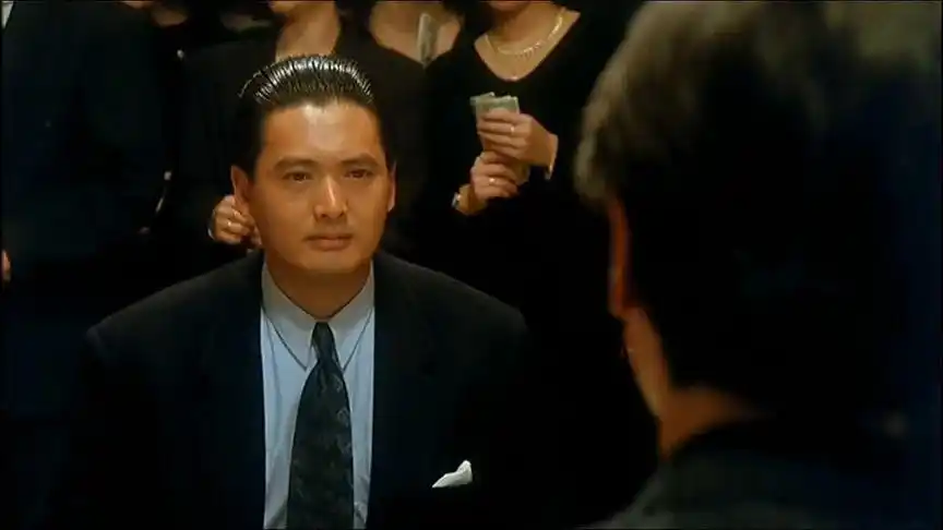 周润发赌神出场,经典引无数后来者效仿!