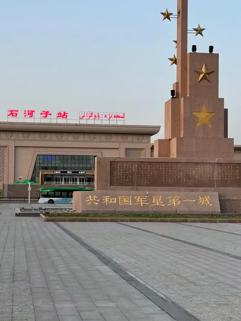 在黎明,在黄昏.一年三百六十天,看它三万六千