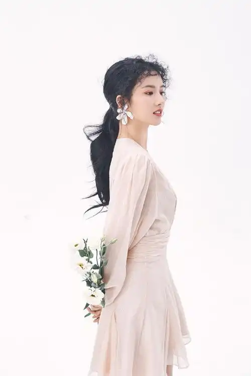 刘些宁白裙优雅性感写真图片46