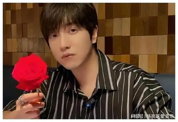 谢霆锋屈尊降贵为网红做饭,对方是4000万网红,网友评论区曝真相|白冰