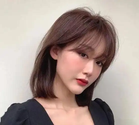 2021年流行免打理减龄齐肩发发型
