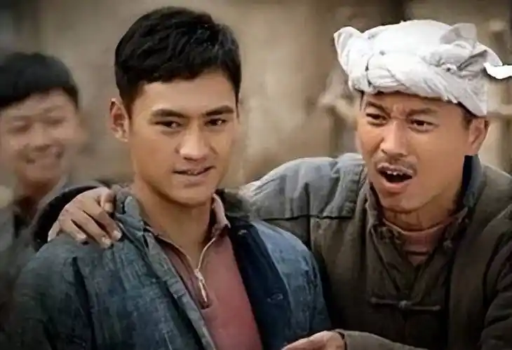 不仅如此,王雷还大刀阔斧的改了男主戏份,硬生生把《平凡的世界》改成