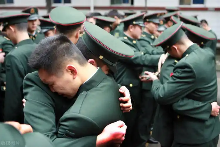 我,退伍老兵转行做二手书店老板,没想一套破书转手赚6万