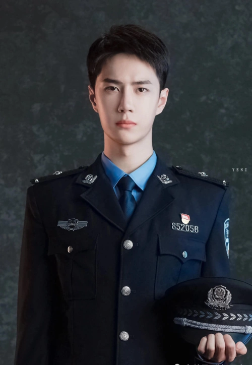 男明星同穿制服,你们喜欢谁?