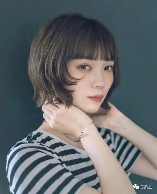 2020年秋冬流行发型,只有甜美可不行!又美又飒才是主打