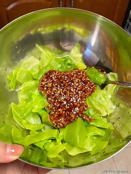 分享给减脂期姐妹们水煮的包菜居然也可以这么好吃