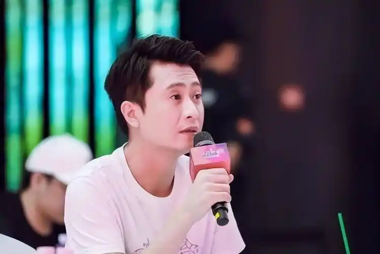 电视主持人杨帆:娶普通妻子李飒,婚后生两女,日子过得有滋有味_李枫