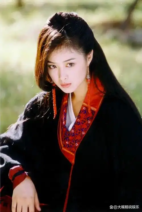 回顾蒋欣8岁拍戏16岁带着父母北漂28岁才成名