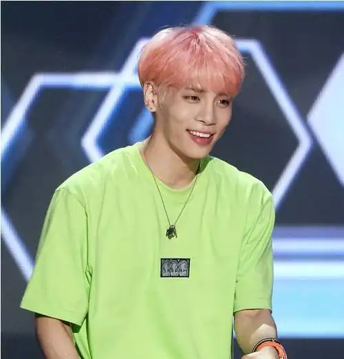 致shinee金钟铉:生而为人,生而为你,真的辛苦了!