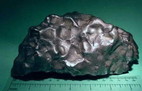 铁陨石典型之镍纹