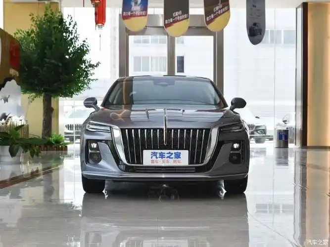 上市外观方面,全新红旗h5采用大尺寸前进气格栅搭配直瀑式的中网设计