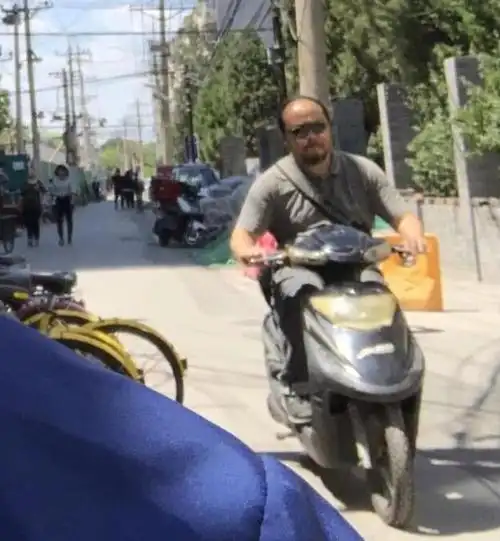 王菲窦唯同游野三坡旧照曝光,两人骑马同行的侧脸惊艳时光