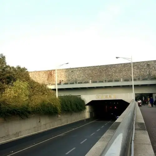 at xuanwu lake tunnel 玄武湖隧道 - xinmofanmalu | 新模范马路