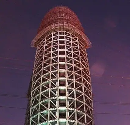 央视双腿跨两边, 人民日报要日天, 可惜上下不一线