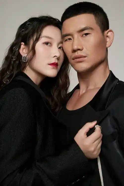 嘎子谢孟伟与妻子离婚了网友拍到二人同框引发猜测