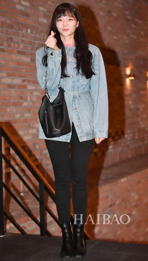 什么| 火遍中国的她这是要秃了?46岁的李英爱竟美成这样.