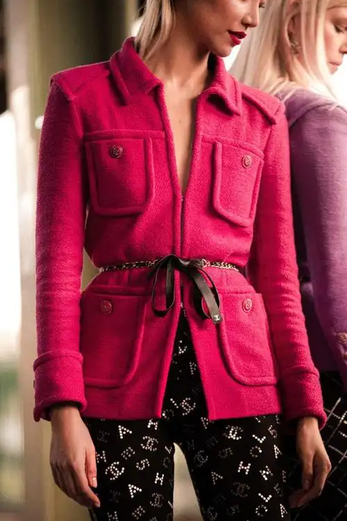 服装需兼具优雅与移动性:一窥chanel经典外套款式的背后故事